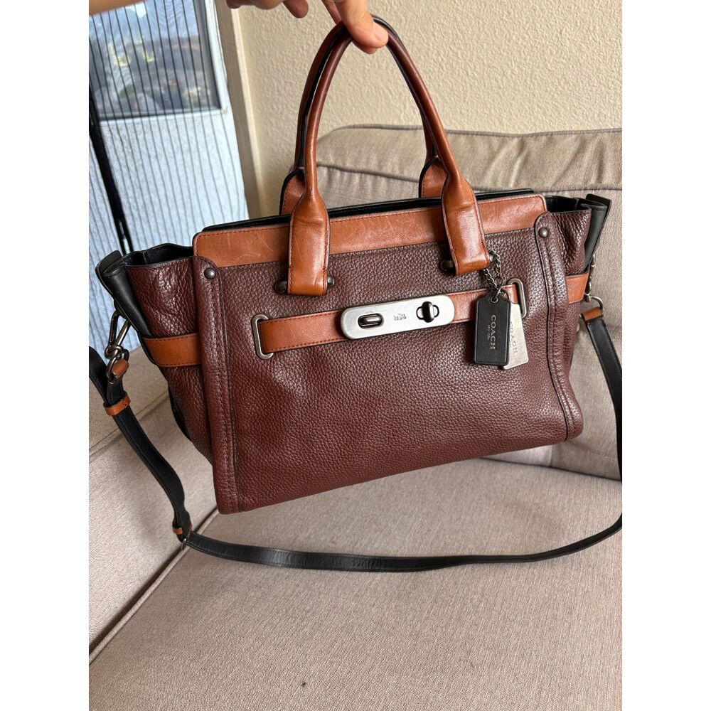 Coach Swagger 32 Carryall Two Tone Leather top-handle Satchel Crossbody bag EUC
